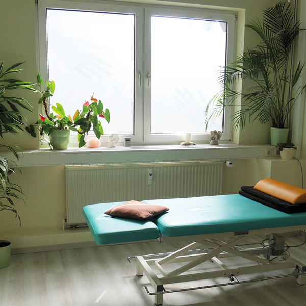 Physiotherapie Hänsch GmbH in Neuenhagen bei Berlin - Praxis - Manuelle Therapie, Bobathbehandlung, PNF, MLD, Osteopathie, Säuglingstherapie, Rückenschule, CMD, Taping, Akupunktur, Yoga und vieles mehr …